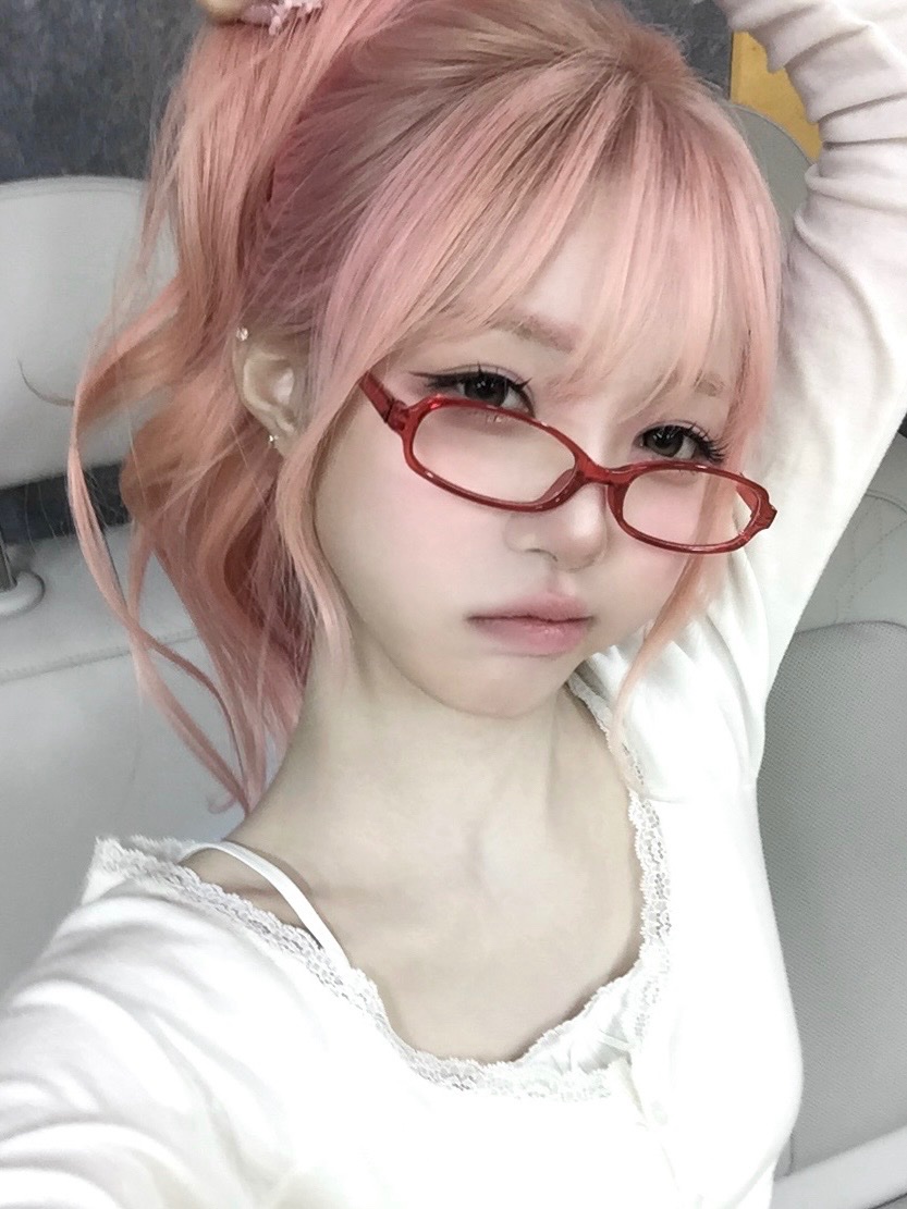 triplescosmos's tweet image. 나의 새로운 안경🥀

#tripleS #트리플에스 #トリプルS
#トリプルエス #トエス
#ChaeWon #채원 #チェウォン