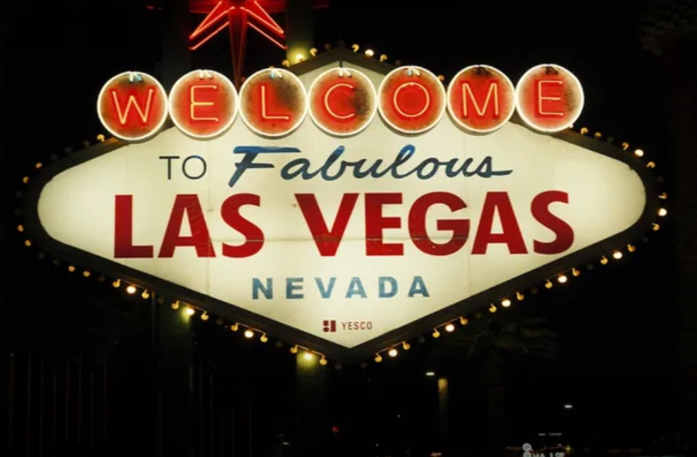 Veel geruchten vanuit Vegas: niet de brandstof maar slijtage van de plank onder beide maclarens te veel afgesleten.
Als dat zo is 100% disqualificatie en de titelstrijd wordt staaf dynamiet😱
‘Not so fabulous Las Vegas’ dan voor mclaren
