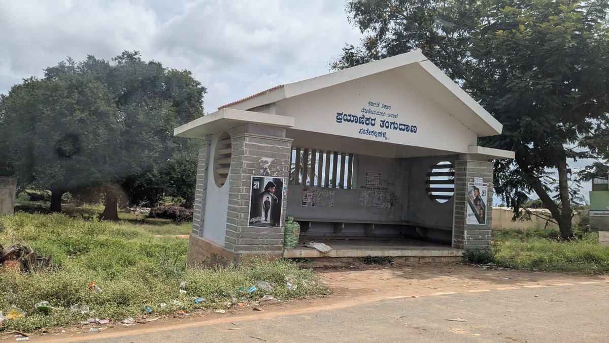 SanerDenizen's tweet image. #Busstops of rural Karnataka 
@SloganMurugan