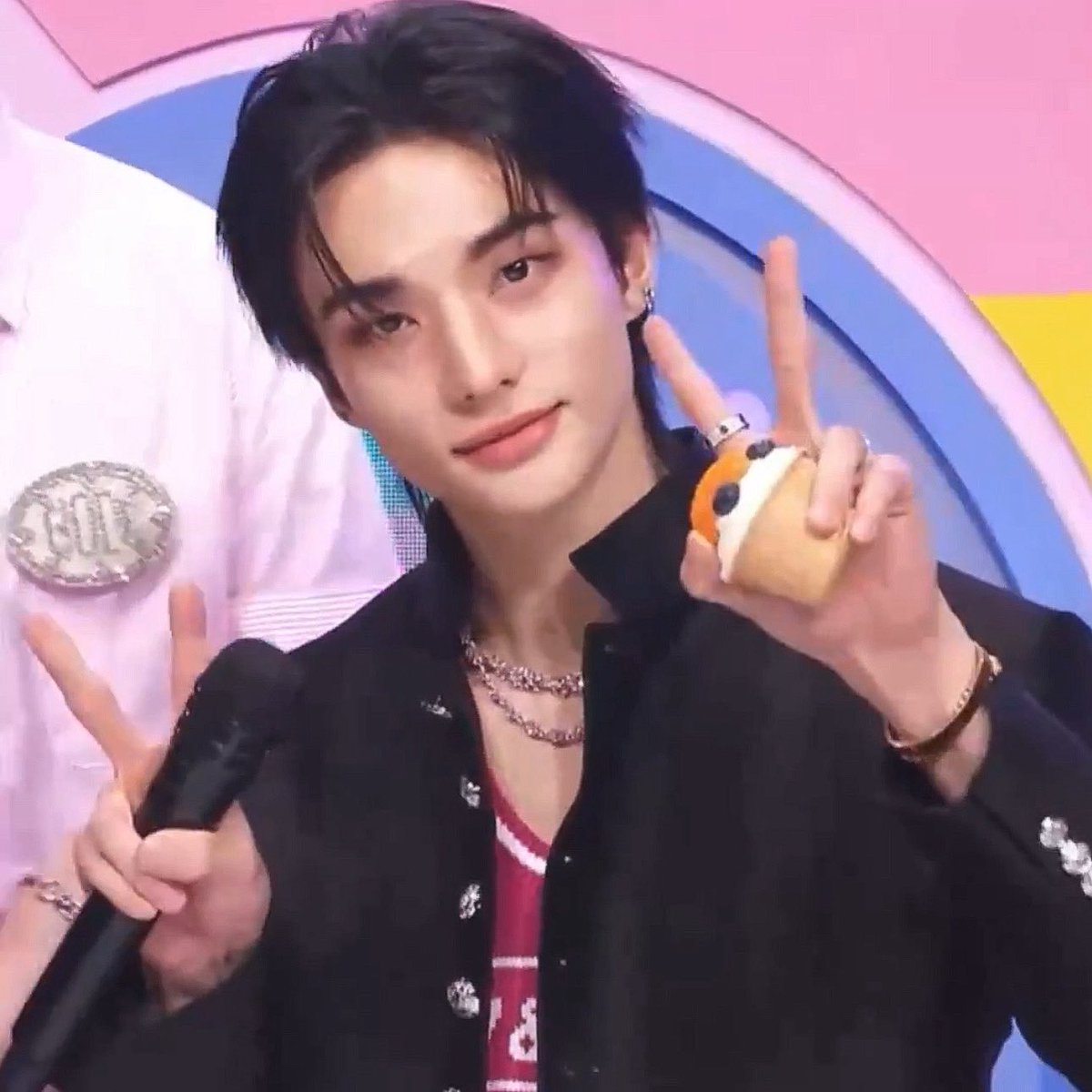 𑁍 (@revehwangs) on Twitter photo 