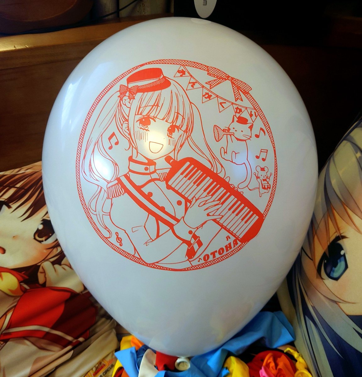 t_m_sub_1's tweet photo. 連日のふうせん着弾に嬉しい連休だあああああ！！
こういうシチュの柄もいいねぇ〜
鍵盤ハーモニカなら小学校なんだろうか？それでいてマーチング制服に可愛い顔にタイムリー（？）なツインテール💕

🎈おとはちゃん風船をゲットしました！🎈 #solatokimi https://t.co/drImtiA9kQ