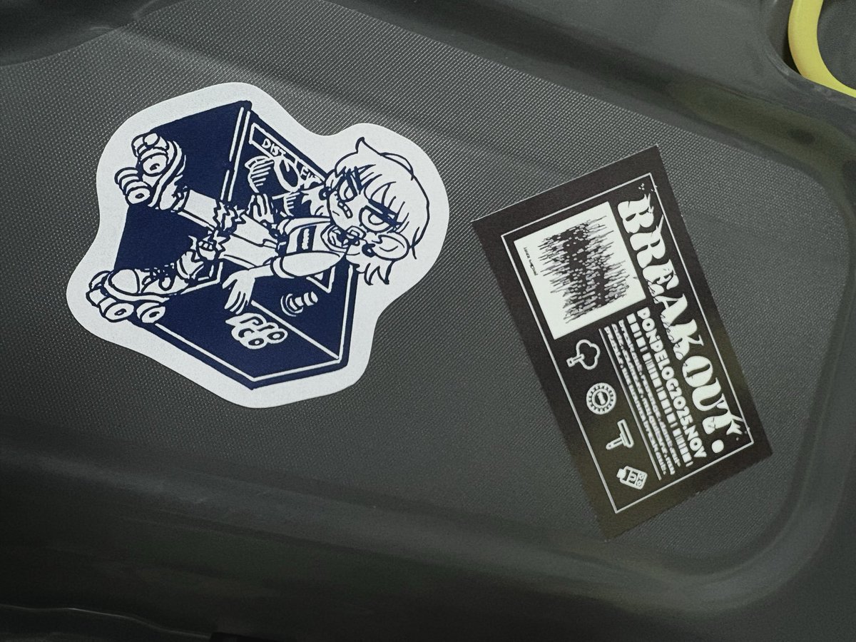 ステッカー、ミスで台紙ついたままの発注になっちゃってたんですが