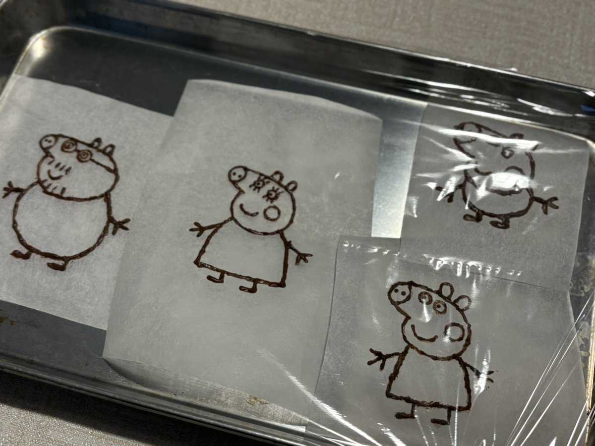 3歳児のリクエストPeppa pig Birthday cake が良いとのことで母がんばっている。