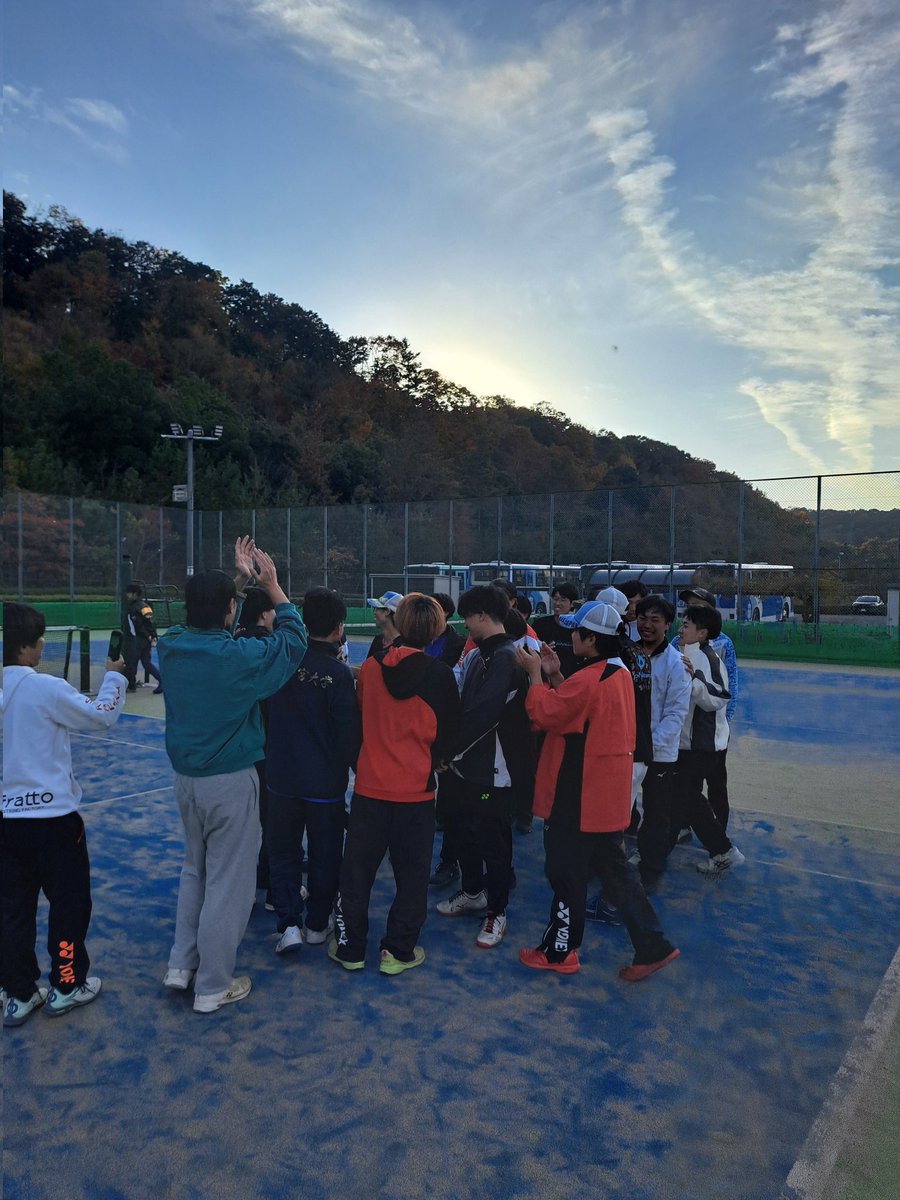 uste2s's tweet photo. 秋季関東学生リーグ男子
結果
対学習院大学　団体カウント3-1
6部昇格しました。
応援していただいた皆さんありがとうございました。苦しい試合もチーム、声援で勝ちに繋げることができました。
引き続き応援よろしくお願いします。 https://t.co/ZBY4mBPoXb