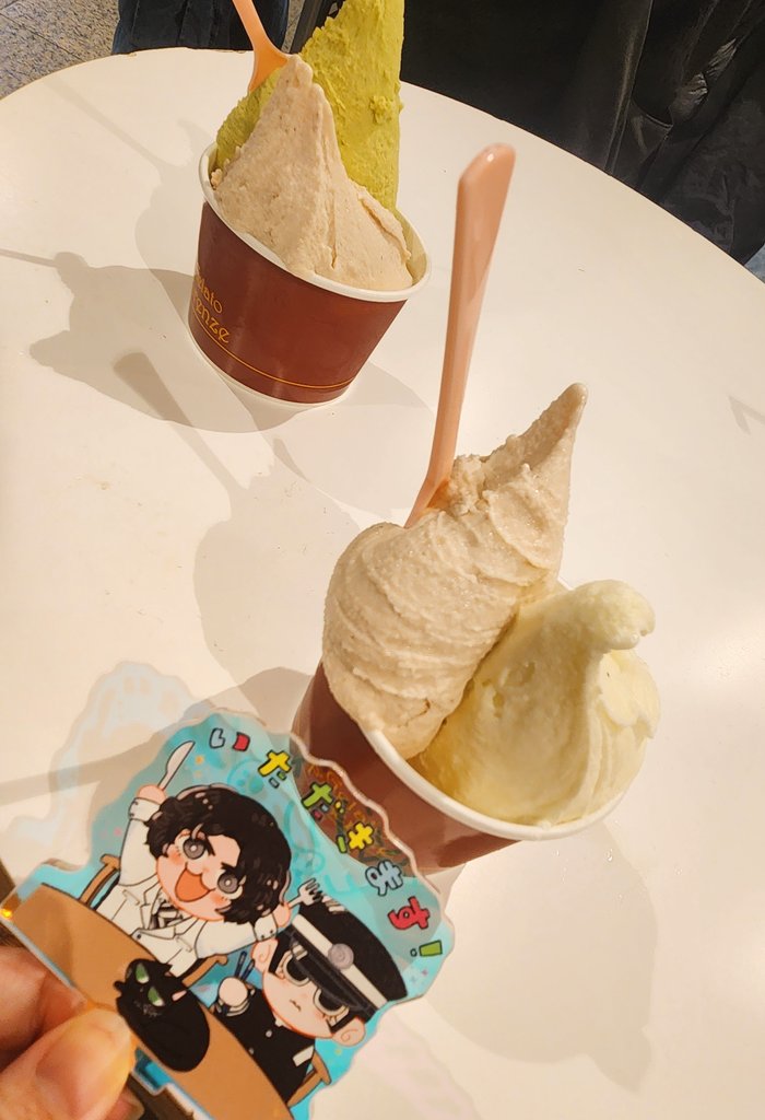 お昼とデザートにたべた栗と芋のジェラート美味しすぎて泣いた