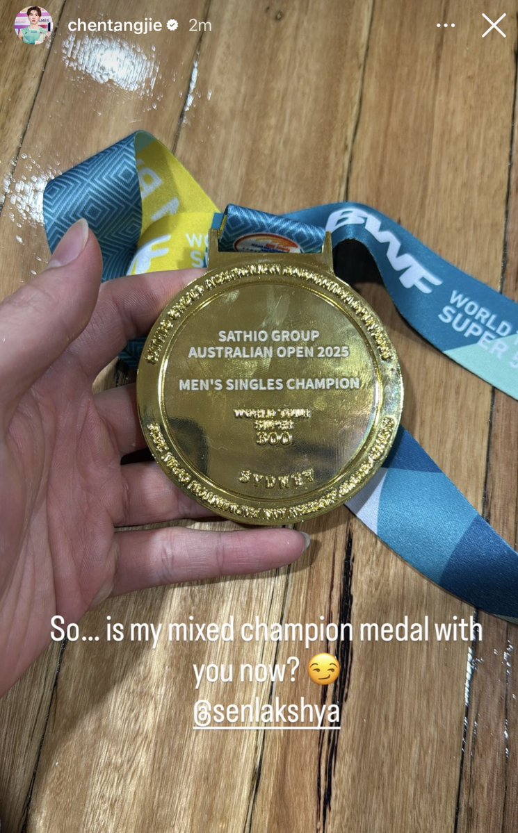 nals0ul_'s tweet image. What is this 😭 GIVE HIM BACK HIS HARD EARNED MEDAL 😭