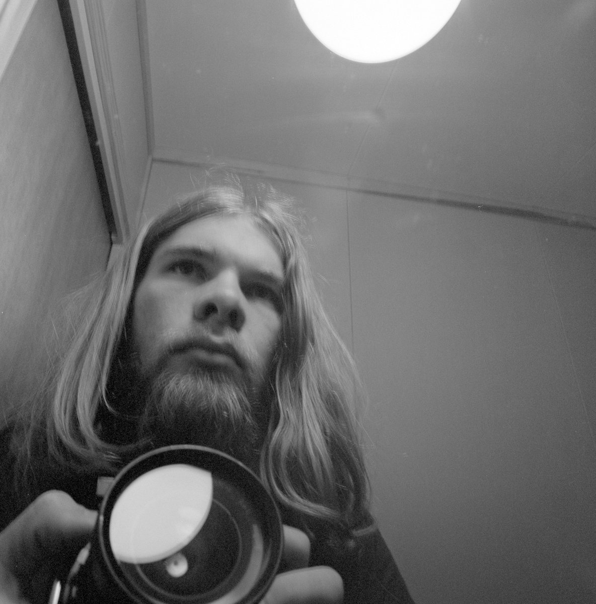 lassetur_o's tweet image. Selfie
A moment alone — a quiet space where the questions surface: Who am I, and where am I in time? A photographic pause between now and then.

95065510
#Selfie #Analog #lassetur