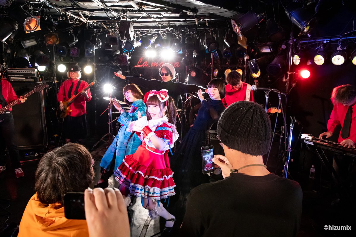 MicroLlama1stアルバム発売記念ライブ『Restart your computer!』●25年11月20日／渋谷La.mamaのライブ写真早出し。出演は、MicroLlama、石川浩司、Melancholic PP、New Wave Party Bandの4組（写真掲載順）。