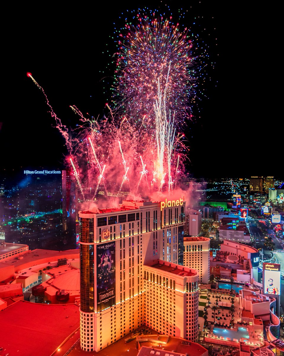 Vegas's tweet photo. Fireworks suit me well 😎 #LasVegasGP https://t.co/y2L33MP5GM