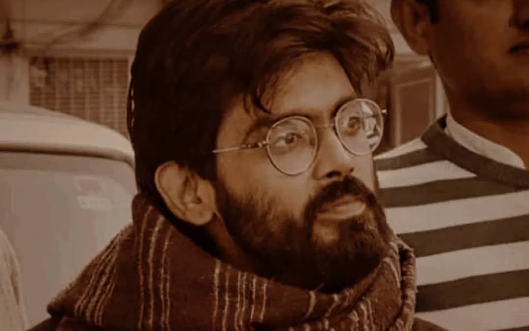 बहरों की कचहरी मे सब अंधे गवाह है 
अब किस तरह बताए के हम बेगुनाह है 
#sharjeelimam