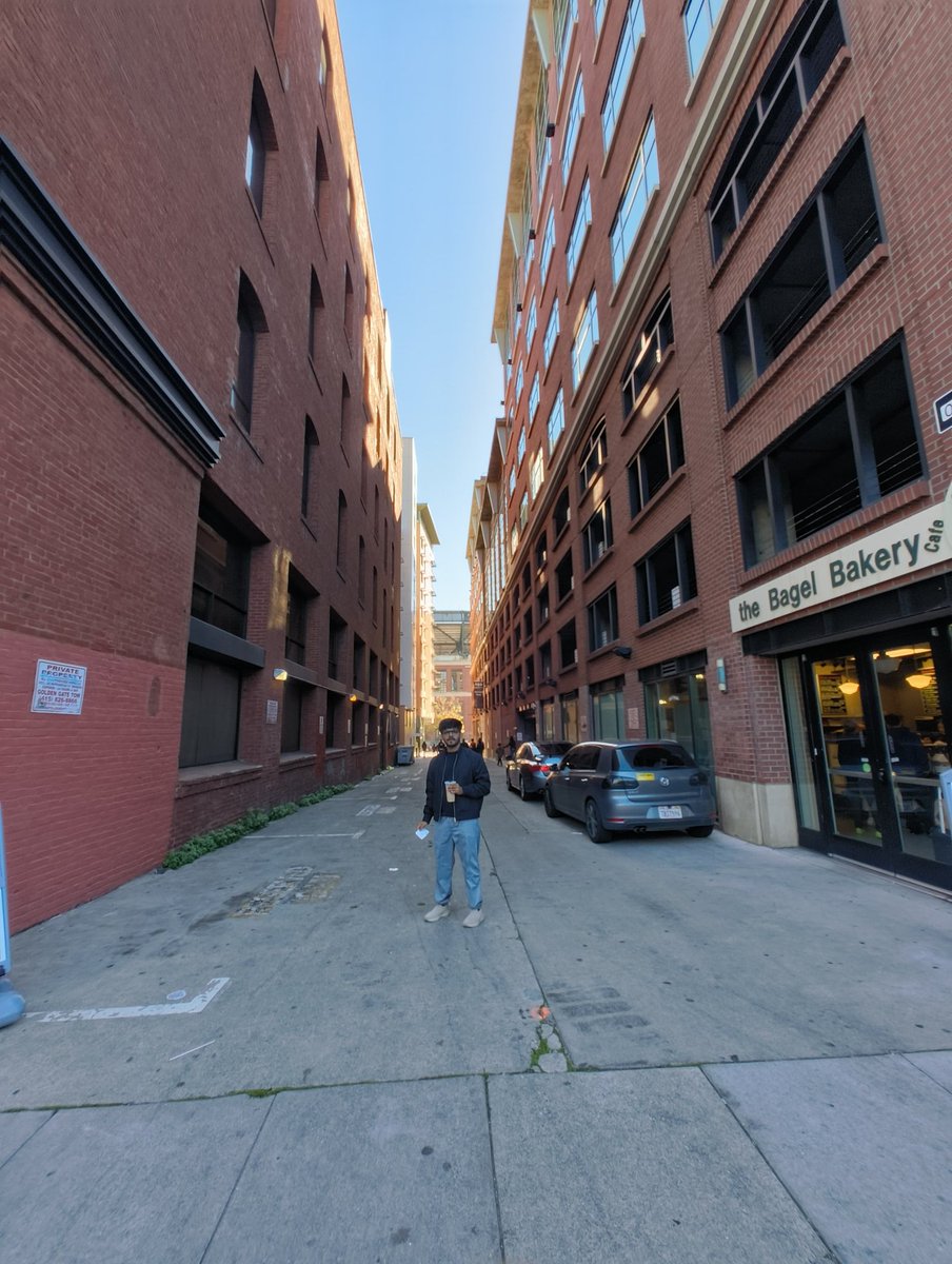 The first morning in SF, so of course I went straight to the iconic Golden Gate Bridge.
But what surprised me even more was the number of people running along the Bay, didn’t know SF had such a strong fitness culture and a whole ritual around running.

US Diaries (Day 2):