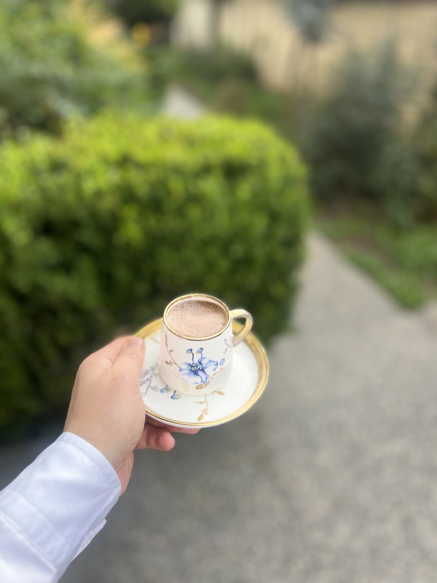 #haftasonumesaisi
#kahvetemalı
Alkol kullanmayan erkeklerin efkar içeceği kahvedir..