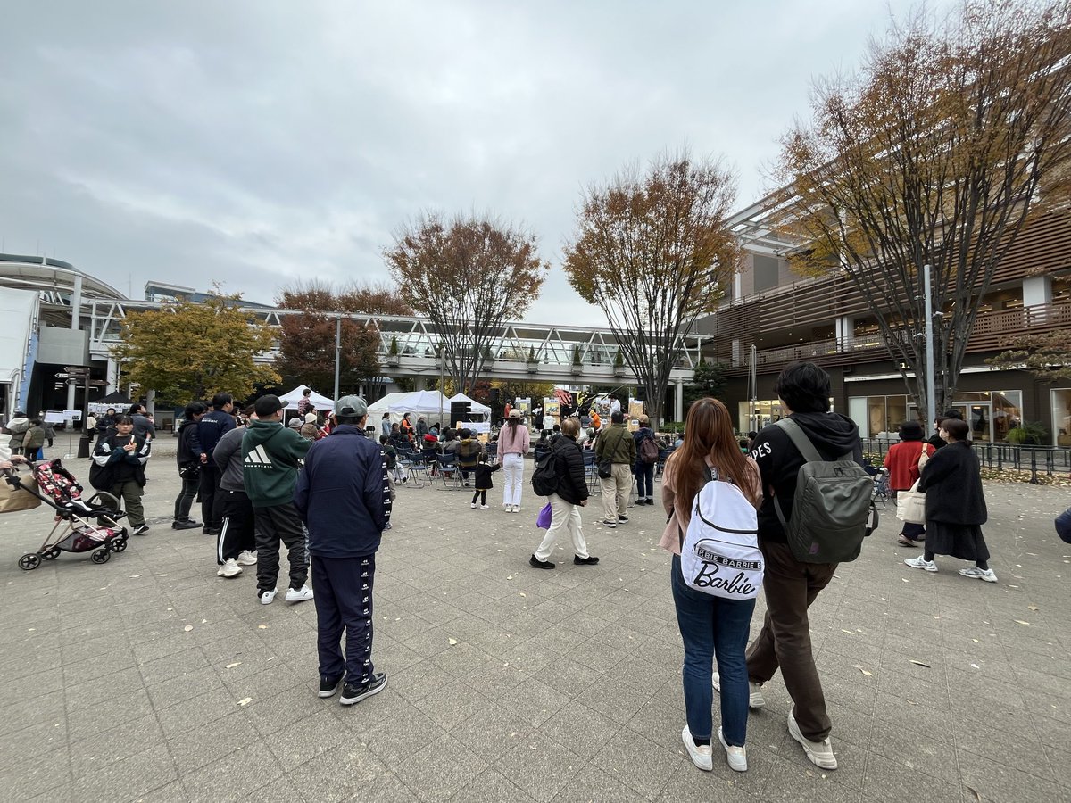 なんだかんだ2日目終了しました_(:3 」∠)_
今日は一大イベント『筆ロック』も開催してました！ブース内からのんびり楽しんで見てました(^.^)
最終日も楽しくお店でやってますのでよろしくです〜(^o^)