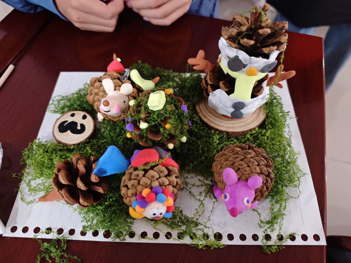 Scammer67033678's tweet image. 今天社区活动是教小朋友认识松果和年轮
遇到一个超级大魔丸😈
快拿他没招了😿
幸好一切都顺利结束了
@easydotfunX 快来拯救我吧！
给大家看看我带的小朋友用粘土捏的手工品👇🏻👇🏻
#easydotfun #easyfun