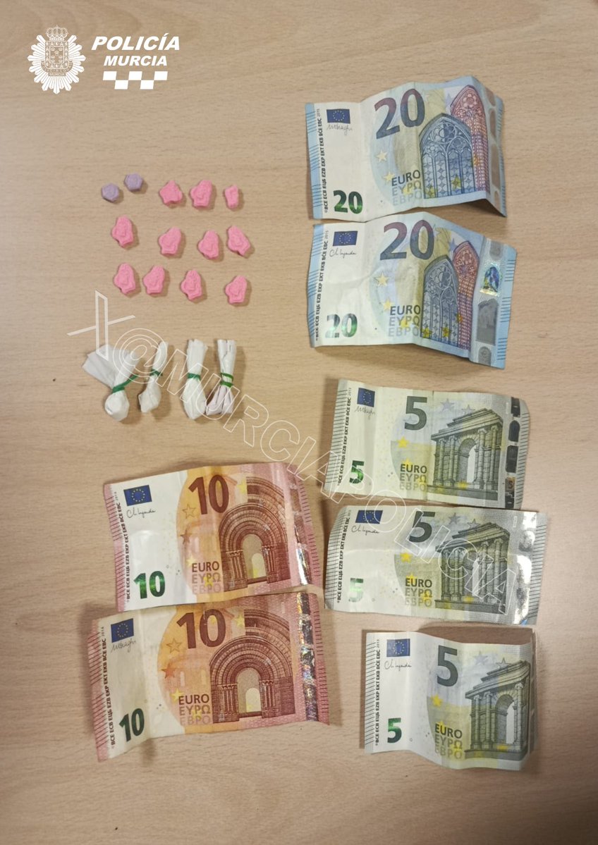 MurciaPolicia's tweet image. Esta madrugada, unidad de Seguridad Ciudadana detuvieron a un varón por un presunto delito contra la salud pública.
El detenido portaba pastillas de MDMA y speed en la zona de #MarianoRojas