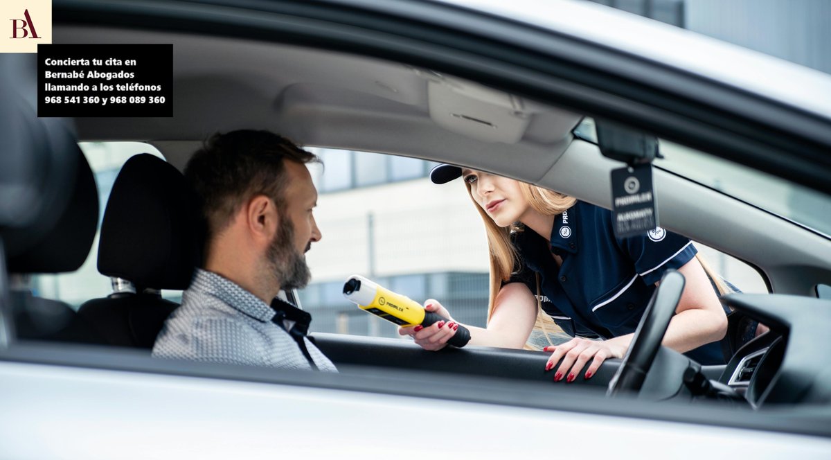 Los conductores requeridos por un agente de la autoridad están obligados a someterse a la prueba de alcoholemia
La negativa es un delito contemplado en el Art. 383 del Código Penal y castigado con pena de prisión de 6 meses a 1 año y retirada del permiso de conducir de 1 a 4 años