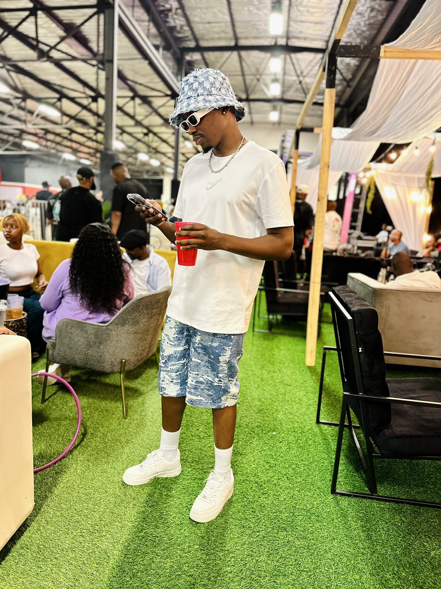 Mr Manager 💼 tweet media
