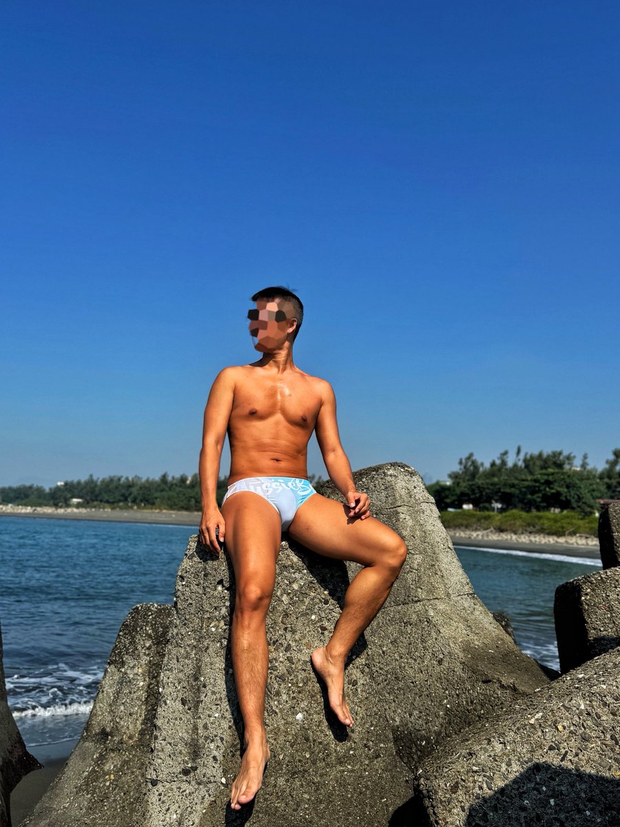 南部的好天氣
晴空萬里無雲
氣溫溫暖不熱
聽聽海浪聲響
好好的曬一波