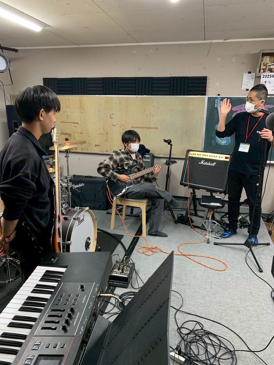 HMRecords_2020's tweet photo. 2025.10.22.
YAMAHAチームとして三重県津西高校 軽音部へ訪問させて頂きました🚶

今回は作曲についての取り組み方をアドバイス📢

オリジナル曲の作り方は音楽をしていくにあたって必ずと言っていいほど必要な知識になります💡
何回も挑戦して良い曲を作れるようになってね🔥 https://t.co/BiaMqTLz1Q