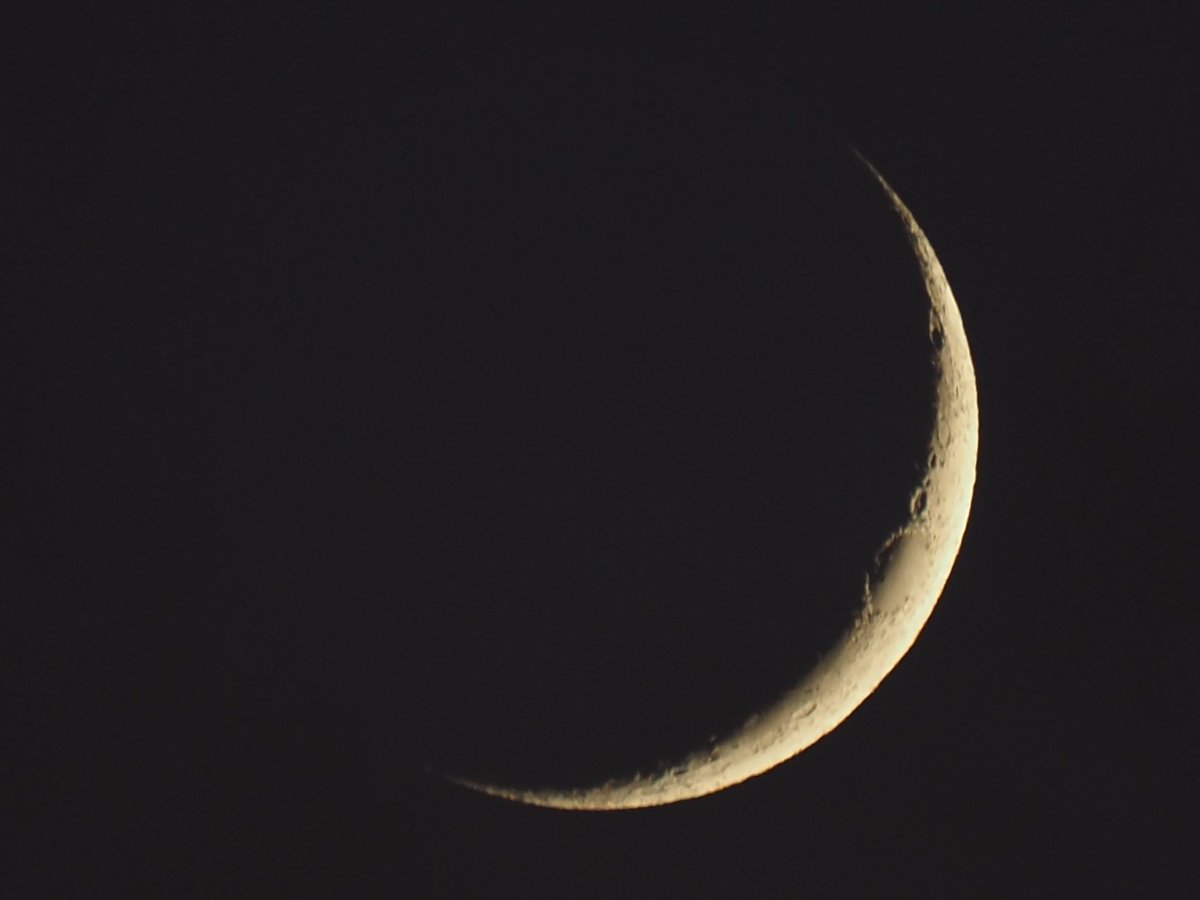 embeddedark's tweet image. #イマ月 #イマソラ #mysky #OLYMPUS #OMD #EM1MarkIII #MZD #ED #100400mmF5063ISii #400mm #デジタルテレコン #35mm換算 #1600mm #ISO250 #f6てん3 #15分の1秒 #静音モード #手持ち #5軸シンクロ手ぶれ補正ON #JPEG撮って出し #トリミング