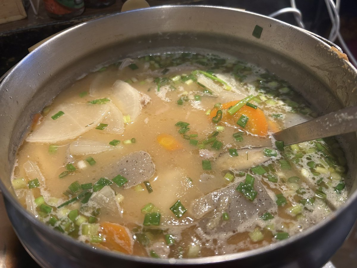 🦋AGEhA🦋オープンしました〜♪😆✨

只今 女装さん1名、純女さん1名、純男さん3名で〜す♪🤗

本日は  豚もつ煮込み鍋🐷🥕🍲＆ごはん🍚サービスです♪☺️