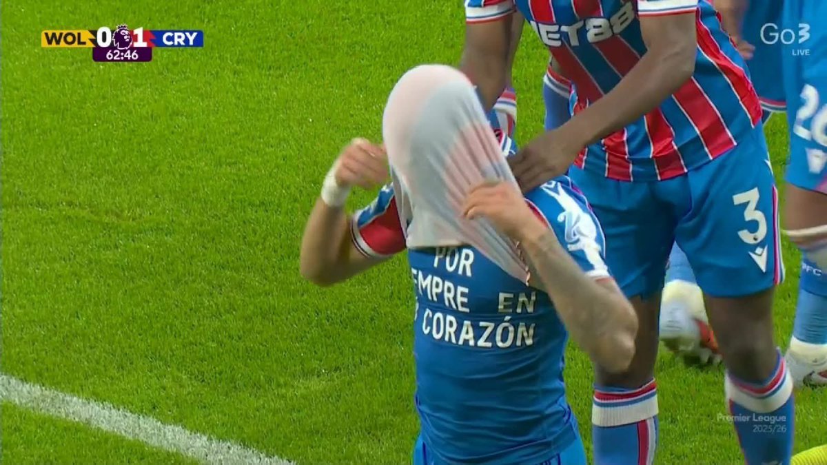 FPLKarim_'s tweet image. Munoz getting booked for showing a “Forever in my heart” message for his friend who passed away last week is ridiculous.