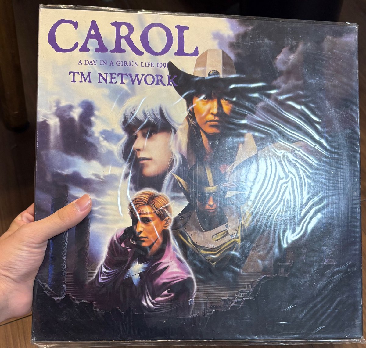 misk_spikee's tweet image. #TMNETWORK のCAROLというライブ盤レコードをフリマで50円で買ったのだけれどかなり貴重なものなのかな？誰か教えて…

#小室哲哉 #レコード