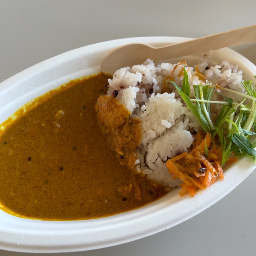 alivetokoyo's tweet photo. 昨日の #アリグル
#EarthKitchen さんの本格バターチキンカレー(甘口)、チャイ
#濱屋 さんのチーズチリドッグ
#東華軒 さんの揚げシュウマイ棒
#bellmare_F
#ChanceEmpowerment
#湘南ベルマーレフットサルクラブ https://t.co/W3BFDDdgKN