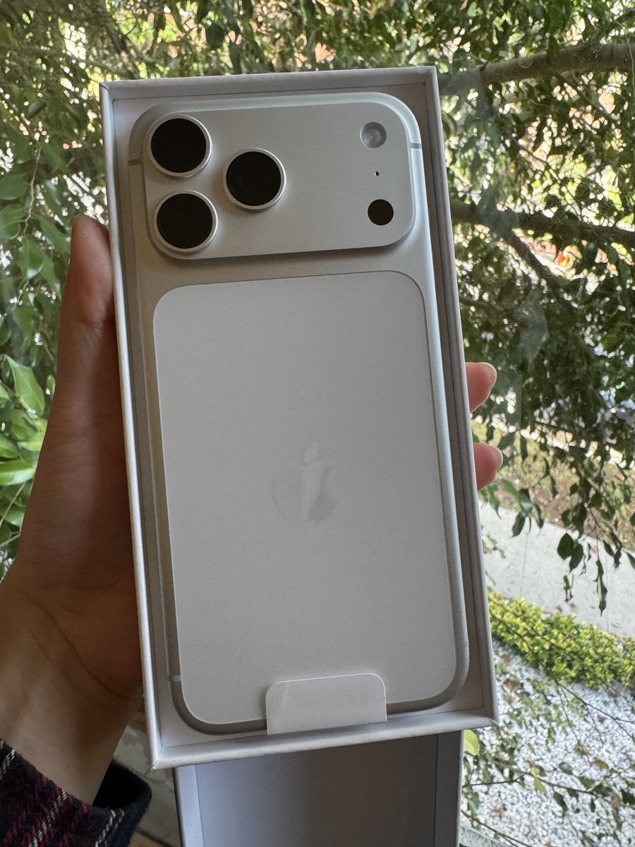 升级到了尊贵的 苹果17 promax 2t版 用户
😁😁