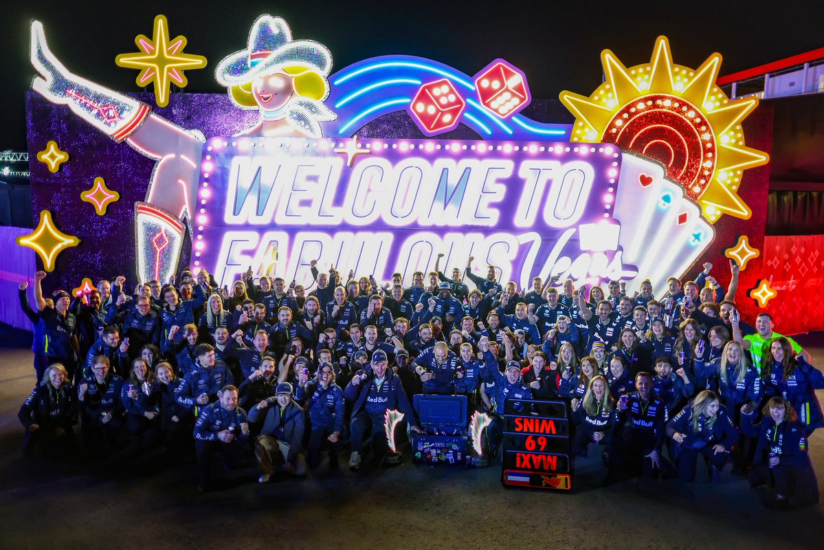 All in 👊 Outstanding performance <a href="/redbullracing/">Oracle Red Bull Racing</a>, really proud of everyone 🙌