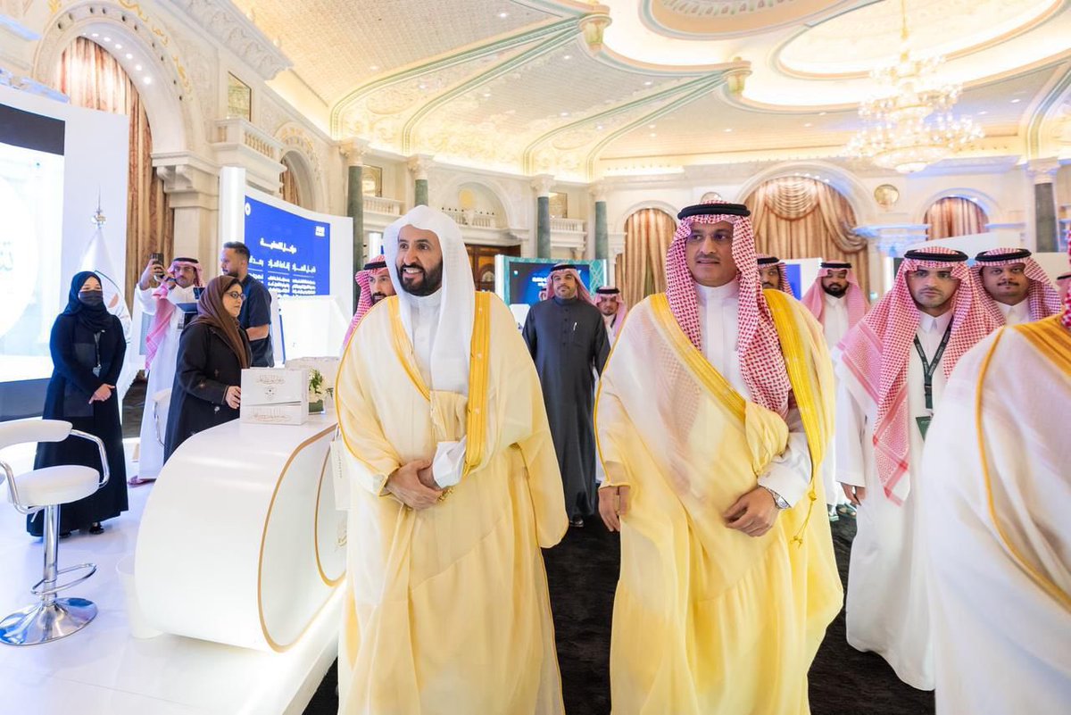 MojKsa's tweet photo. معالي وزير العدل د. وليد الصمعاني يفتتح أعمال المؤتمر العدلي الدولي الثاني، تحت عنوان "الجودة القضائية"، بحضور 4000 مشارك و50 متحدثاً من 40 دولة. https://t.co/AyHdmyTg32