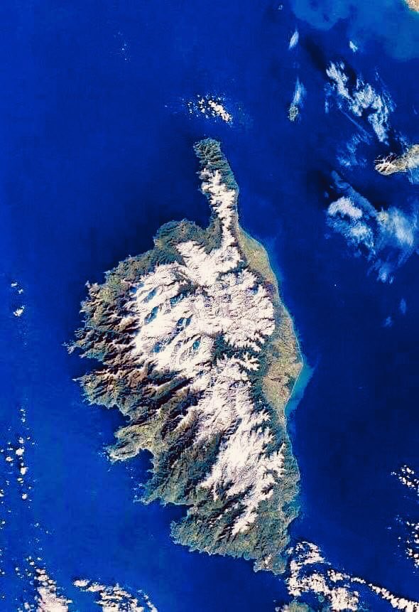 loloajax's tweet photo. RT @EtienneKlein: Vue de la mer sous la Corse et de la Corse sous la neige, par @Thom_astro https://t.co/bI9xL02J7y