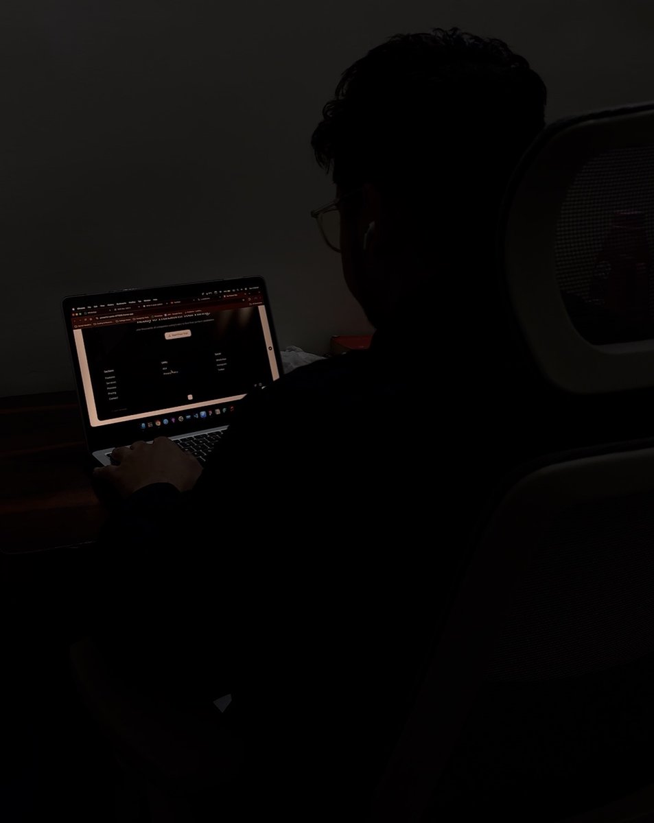 _sameerrr0's tweet image. Designers really be like:
“I’ll sleep early today.”

Also designers at 3:27 AM:
adjusting spacing by 1 pixel 😭