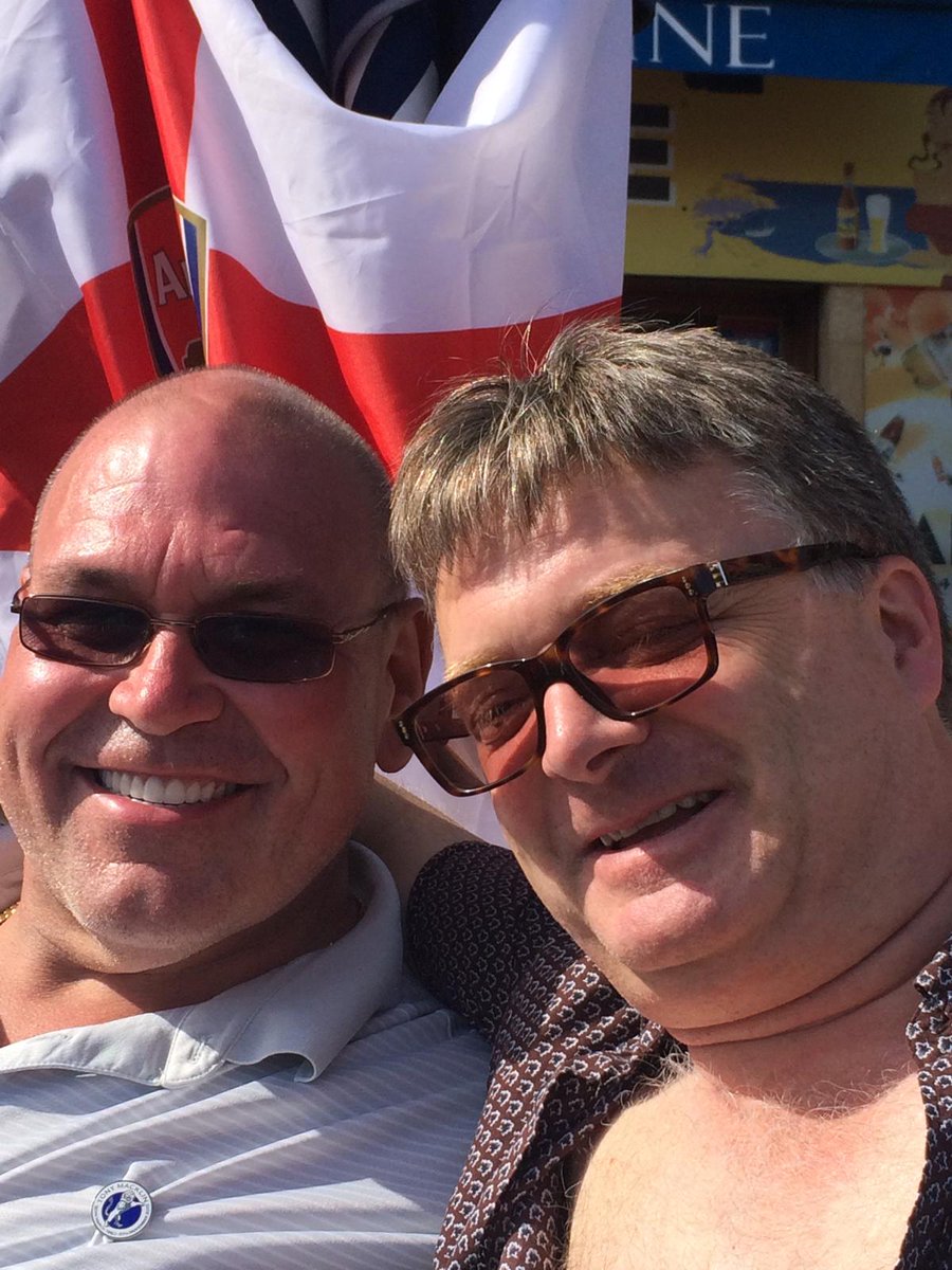 After losing Chrissy🫡 his mate  Big Greg-Millwall/England  has joined him in heaven with the elite😥 . In the good ol days before the game was ruined- he stood high above the crowd .. loved/respected by so many from all clubs . Legend Greg  RIP. "Who loves ya baby !" X🇬🇧🏴󠁧󠁢󠁥󠁮󠁧󠁿⚽️