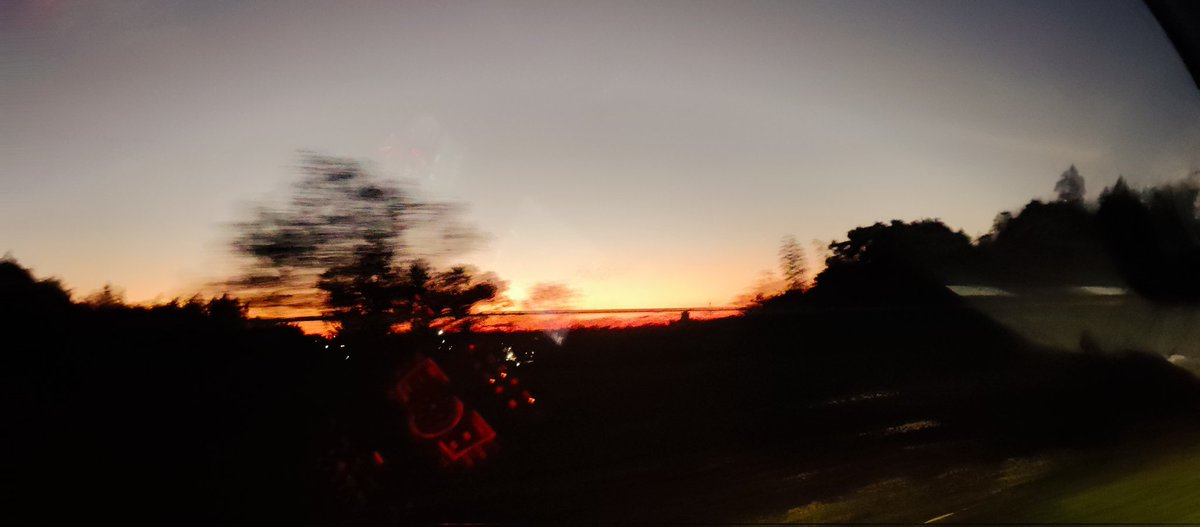 Rukeyx_xMETAL's tweet photo. Sunset Kissが流れてる時に外見たら
これで思わず撮ったよね📸
#BABYMETAL #METAL_FORTH
#Sunset_Kiss https://t.co/f8iMVC50l9