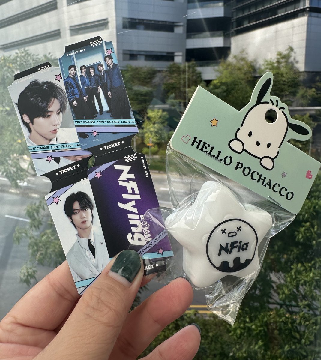 Thank you <a href="/sching41453514/">sinchinnggg</a> for the freebies
Can’t believe we run to each other again today 😄☺️
#NFlying_in_SG #FULL_CIRCLE &amp;CON4