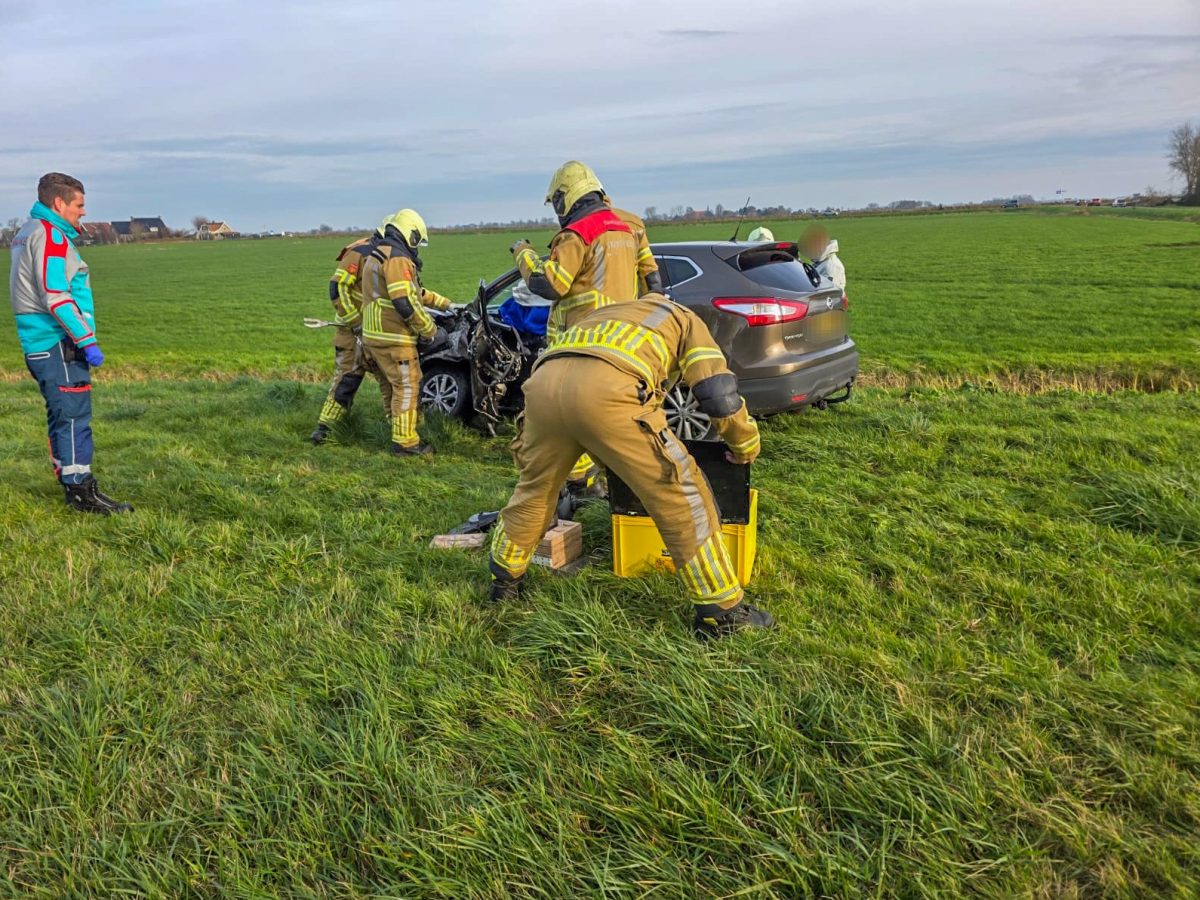 Twee auto’s botsen op N359 bij Parrega