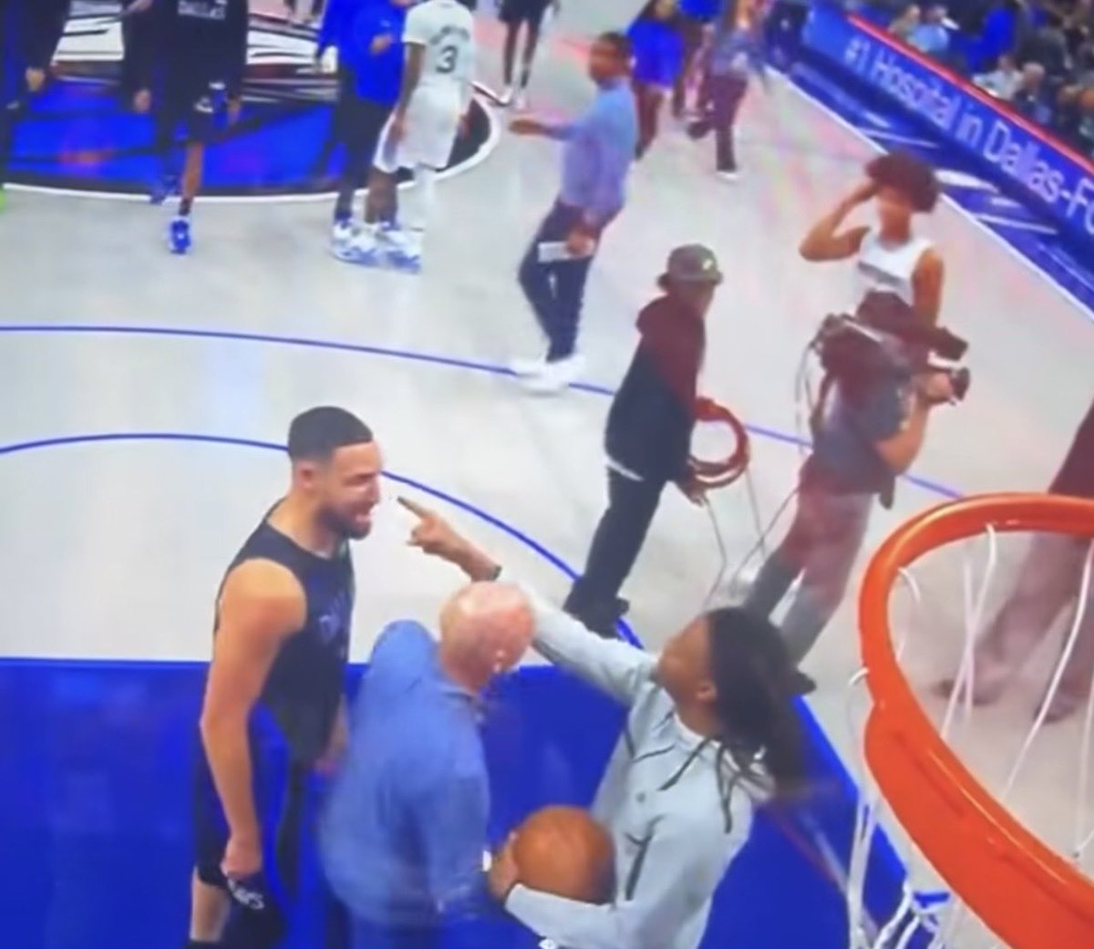 why klay let morant do this to him 😭😂😂 #KlayThompson #jamorant