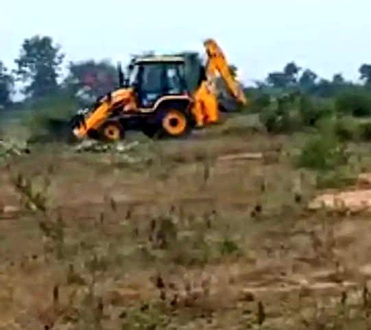 चित्रकूट:मानिकपुर टाइगर रिज़र्व में दिनदहाड़े जेसीबी!सकरौंहा के जंगलों में अवैध खनन चरम पर—प्रशासन मौन, माफिया मज़बूत।
पर्यावरण को हो रहा अपूरणीय नुकसान…आखिर कार्रवाई कब? #चित्रकूट #अवैधखनन <a href="/ChitrakootDm/">DM Chitrakoot</a> <a href="/fdmyanmar/">forestdepartment</a> <a href="/PMOIndia/">PMO India</a> <a href="/CMOfficeUP/">CM Office, GoUP</a> <a href="/myogiadityanath/">Yogi Adityanath</a> <a href="/Uppolice/">UP POLICE</a>