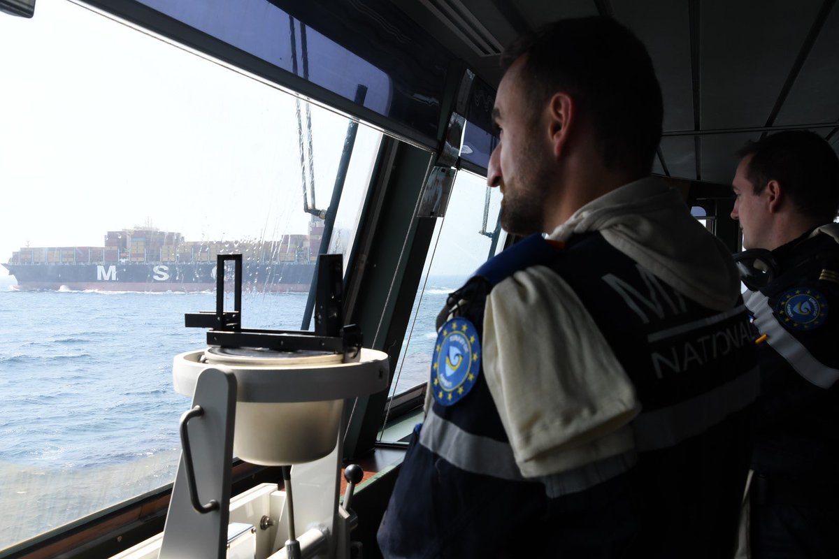 FrenchForces's tweet image. 📍Gulf of Aden | French Navy standing for maritime security and freedom of navigation in a tension area🛡️
 
⚓ Civilian ships regularly accompanied by 🇫🇷 destroyers
 
🛡️Military capabilities fit for struggling on- and above- the sea threats
