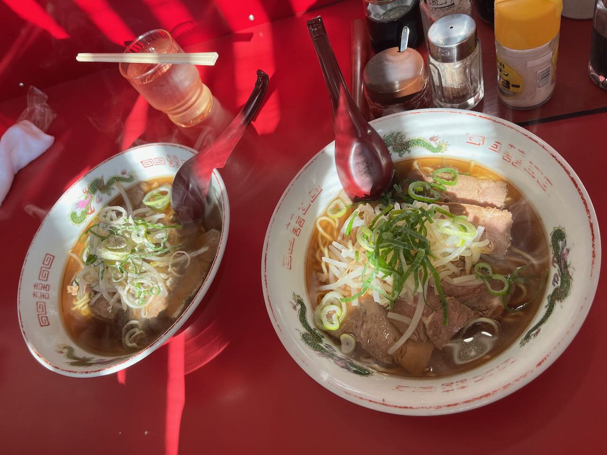 lc575able's tweet image. 鳥取県東伯郡湯梨浜（ゆりはま）町に行ってきました。

出雲山展望台からの東郷池の眺めです。左手奥に大山、右手奥に国道沿いの風車が見えます。

東郷池です。

近所の中華料理店「松園」でチャーシュー麺を食べました。

デジカメはLUMIX GF-1、フィルムカメラはOlympus OM-3Tiです。