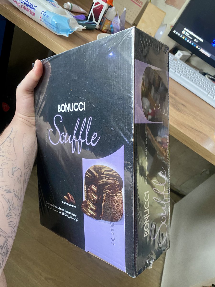 какие же они вкусные, надоело покупать по одной и решил купить коробку)) 
худеем, господа и господамы 😆