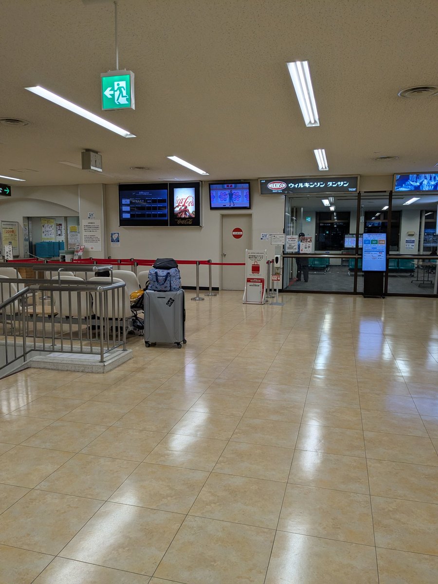 b194114's tweet photo. 来年は八戸遠征は無いのかと思うと寂しいです。飛行機飛ばなかったりボロ負けしたり、初めて東北の現地での勝利もここだったはず。色々想い入れのある場所でした。
#讃岐サポ八戸遠征 
#ヴァンラーレ八戸 
#カマタマーレ讃岐 https://t.co/KNEaIjNbi1