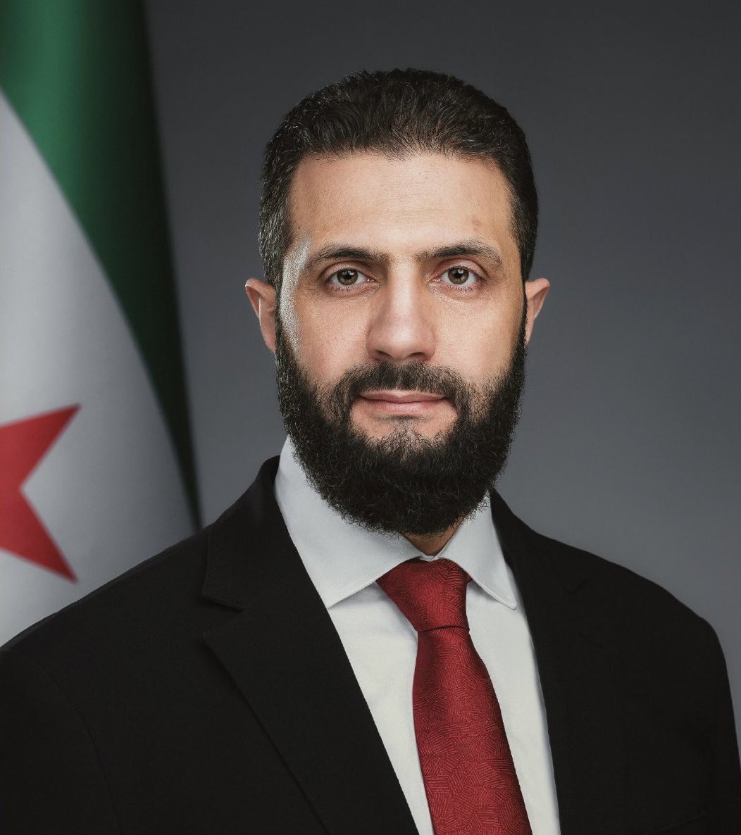 bayan65231's tweet photo. الرئيس السوري أحمد الشرع :

- جرح حماة استمر أكثر من 40 سنة لكنه لم يكن يعني فقط أهلها بل كل السوريين.

- تحرير حماة كان ف��رقاً كبيراً في سير المعركة .

#أخبار_اليوم 
#سوريا https://t.co/M1YEvUL8kD