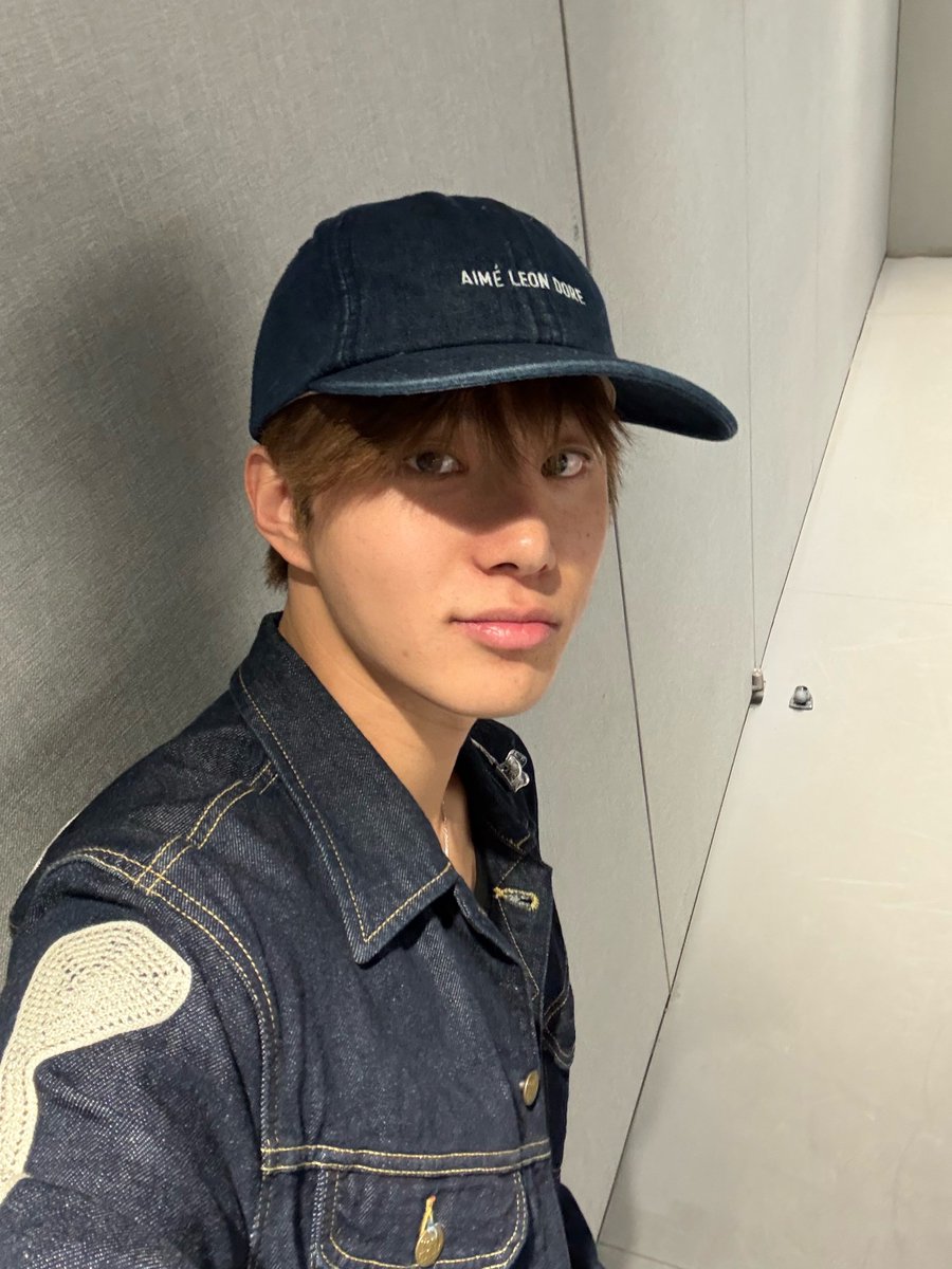 SUGARlNGPEACH's tweet image. Jungwoo 🐶💌

*Sent 2 pics*
“Today is the day to practice~”