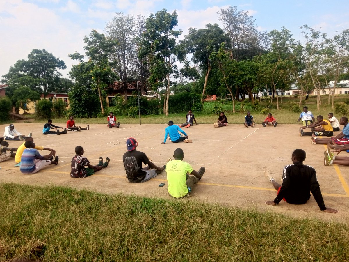GashoraNYC's tweet photo. Mu murenge wa #Gashora urubyiruko twakoze siporo nka: Mucakamucaka , siporo ngororamubiri ndetse hatangwa n'ubutumwa burimo: Kugira umuco wo gukunda siporo, kurwanya ibiyobyabwenge, kurwanya inda ziterwa Abangavu N'ibindi.
@bugeserayouth 
@BugeseraDistr https://t.co/igpw4l6E57