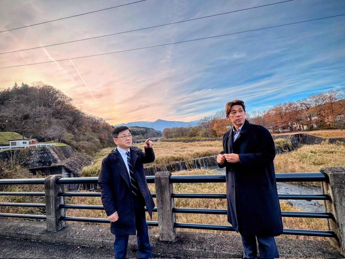 蔵王町でガイアリゾートを展開する相澤国弘ＣＥＯと懇談。

同社が認証されたアルベルゴ・ディフーゾは、地域の古民家などをホテルの部屋として、地域一体で飲食、宿泊、物販等を提供するイタリア発祥のもの。

宿泊客がこの地を気に入り移住する例も多く、地方創生の先進です。
#ガイアリゾート