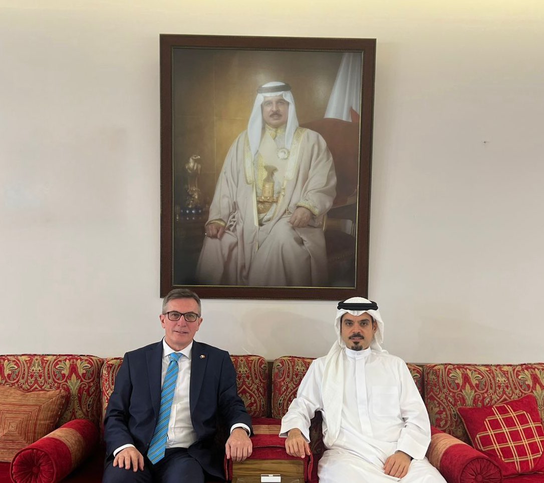 BahrainEmbKSA's tweet image. استقبل سعادة الشيخ علي بن عبدالرحمن آل خليفة، سفير مملكة البحرين لدى المملكة العربية السعودية، سعادة السيد لولزيم مييكو، سفير جمهورية كوسوفو الصديقة، وتم خلال اللقاء مناقشة تعزيز وتطوير العلاقات الثنائية بين البلدين.