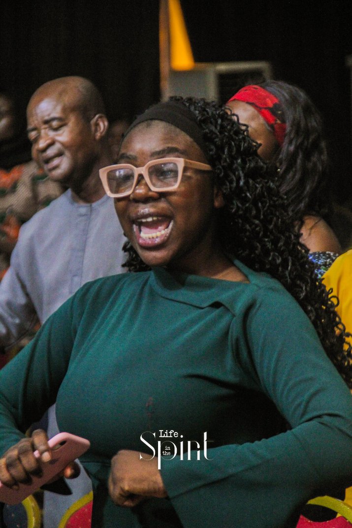 DaySpringVLBC's tweet image. When we worship, God steps in lifting burdens, refreshing our hearts, and empowering our spirits.
What an atmosphere! What an encounter! His presence was undeniably real today!

#LifeInTheSpirit #PraiseAndWorship #DaySpringChapel