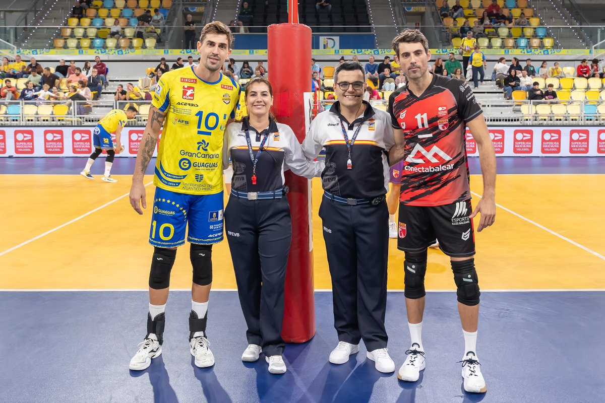 El Tercer Equipo. 
Mariola Rodríguez y Herminio Felipe fueron los encargados de dirigir el partido de esta quinta jornada. ¡Y tuvieron que acelerar la vista! 
Se jugó a mucha velocidad. En la imagen, con los capitanes: Jorge Almansa y Renzo Cairus.